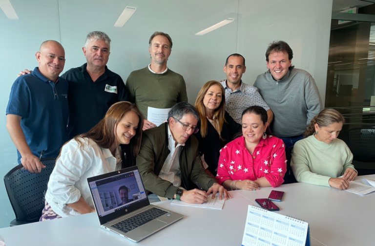 Firma de convención colectiva